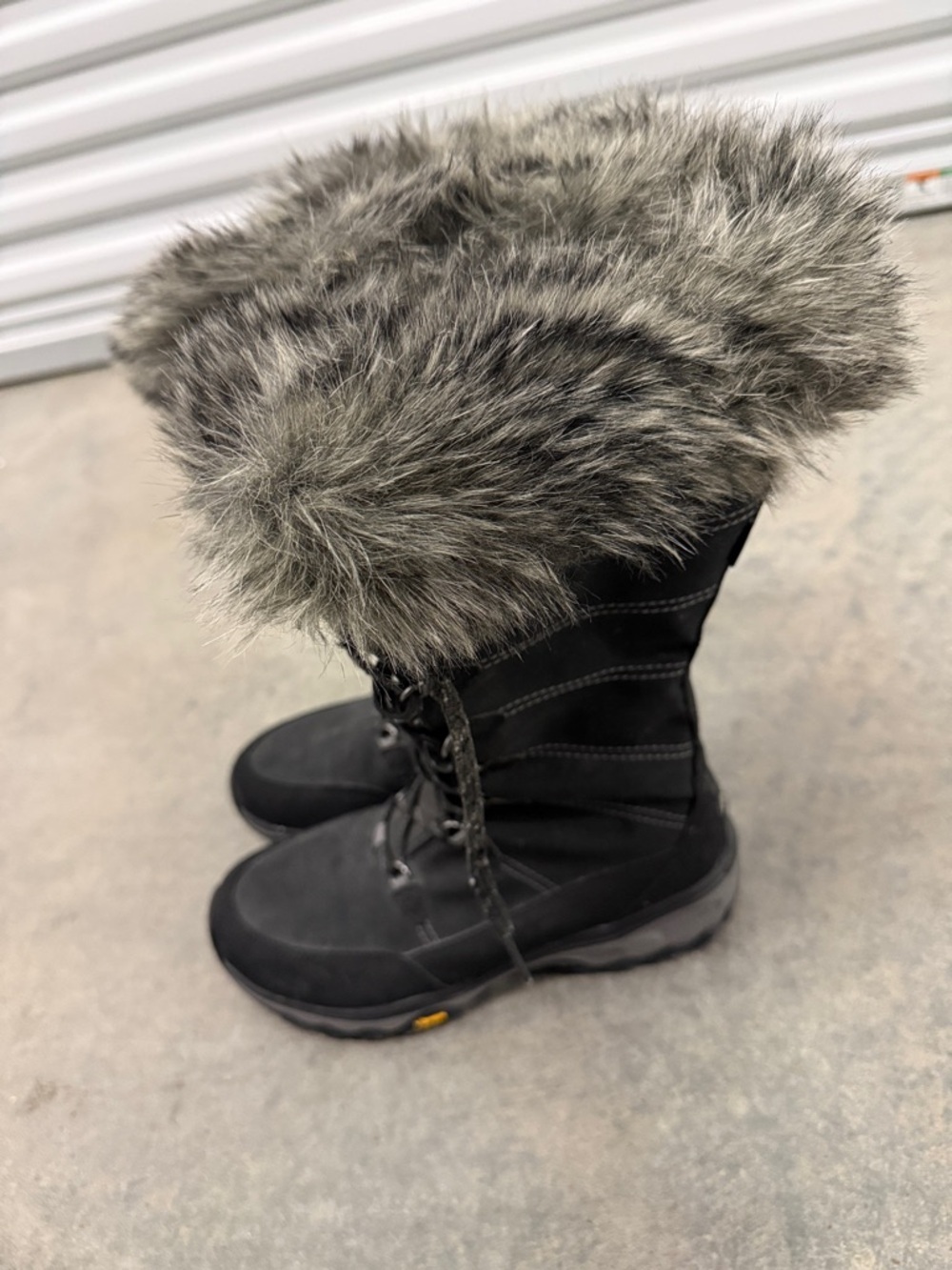 Eddie Bauer Black Lace-Up Winter Boots with Faux Fur Cuff - Picture 2 of 6